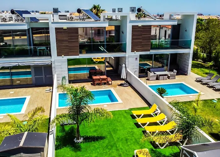 Villa In Albufeira With Private Swimming Pool For 8 People